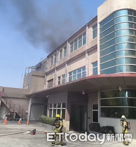快訊／台南工廠3樓空壓機房竄火舌！消防三梯次支援灌救