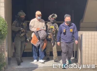 快訊/疑涉「門檔藏黃金」跨境洗錢 四海幫主張存偉移送畫面曝