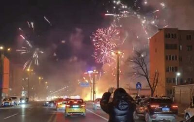 遼寧鞭炮攤起火成「大型煙火秀」　目擊者：看了半小時