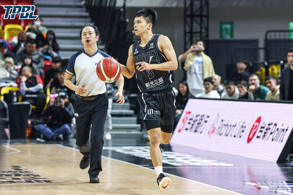 ▲海神賽克維奇、胡瓏貿、朱永弘，戰神許皓程、丁聖儒。（圖／TPBL提供）