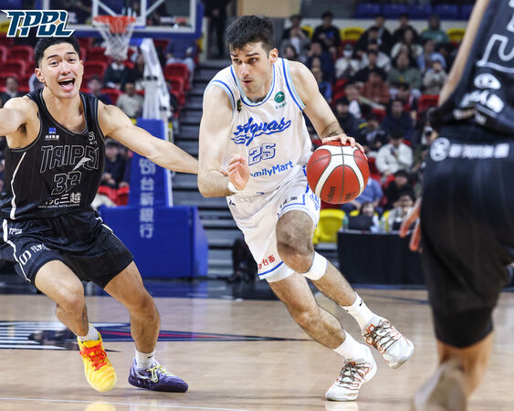 ▲海神賽克維奇、胡瓏貿、朱永弘，戰神許皓程、丁聖儒。（圖／TPBL提供）