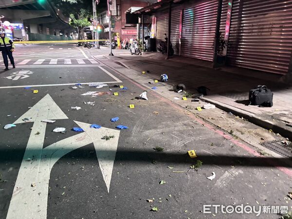 ▲▼三重深夜嚴重車禍1死2傷　28歲女騎士離奇衝撞身亡。（圖／記者陳以昇翻攝）