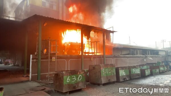▲台南市新營區新中路一處工廠火警。（圖／記者林東良翻攝）