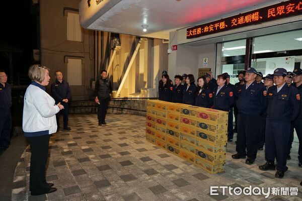 ▲台東義警大隊與警察局慰勞成功分局同仁。（圖／記者楊晨東翻攝）