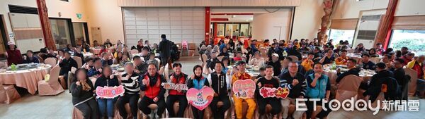 ▲▼花蓮吉安鄉公所在銘師父餐廳舉辦0403地震受災戶與賑災英雄圍爐傳愛活動。（圖／吉安鄉公所提供，下同）