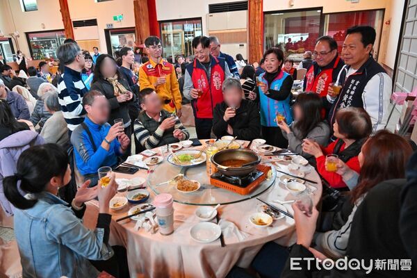 ▲▼花蓮吉安鄉公所在銘師父餐廳舉辦0403地震受災戶與賑災英雄圍爐傳愛活動。（圖／吉安鄉公所提供，下同）