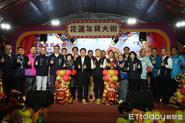 ▲▼花蓮年貨大街在花蓮日出大道盛大揭幕，現場洋溢濃厚年節喜氣。（圖／花蓮縣政府提供，下同）