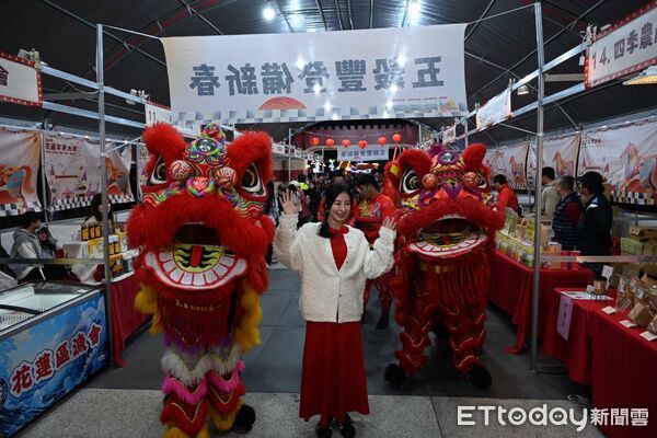 ▲▼花蓮年貨大街在花蓮日出大道盛大揭幕，現場洋溢濃厚年節喜氣。（圖／花蓮縣政府提供，下同）