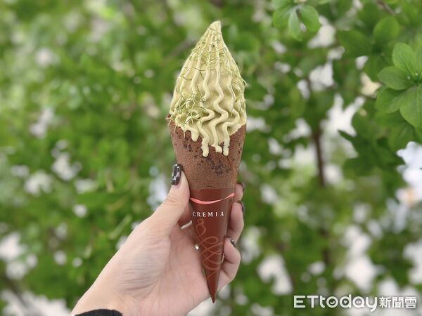 ▲▼CREMIA最新「醇濃開心果冰淇淋」、「杜拜風情巧克力」。（圖／記者蕭筠攝）