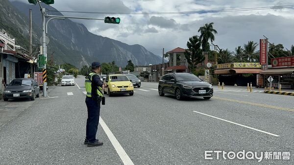 ▲▼春節假期新城警方轄內台8線、台9線、七星潭風景區等重要路段編排交通疏導崗哨。（圖／新城警分局提供，下同）
