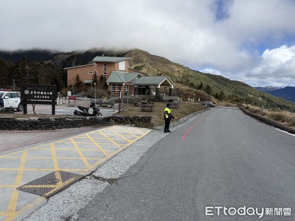 ▲▼春節假期新城警方轄內台8線、台9線、七星潭風景區等重要路段編排交通疏導崗哨。（圖／新城警分局提供，下同）