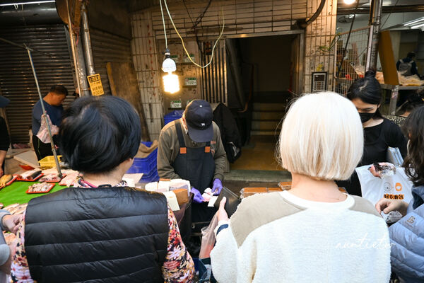 ▲▼虎林市場黑糖糕。（圖／部落客水晶安蹄不務正業過生活授權提供）