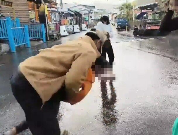 ▲▼台東金崙一名女童誤吞彈珠，差點窒息，民宿老闆戴永明用哈姆立克法救回女童。（圖／記者楊晨東翻攝）