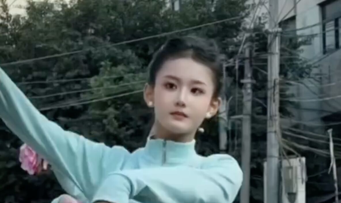 ▲潮汕女孩張羽彤擁有一張「古典美人」臉在陸網爆紅。（圖／翻攝微博）