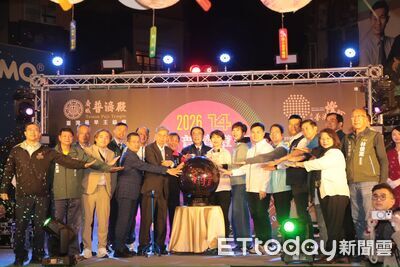  府城普濟燈會登場！　黃偉哲：台南燈藝跨足米蘭、日本走向國際