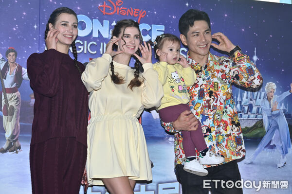▲▼祖雄與佳娜一家人前往觀賞《冰上迪士尼》。（圖／記者李毓康攝）