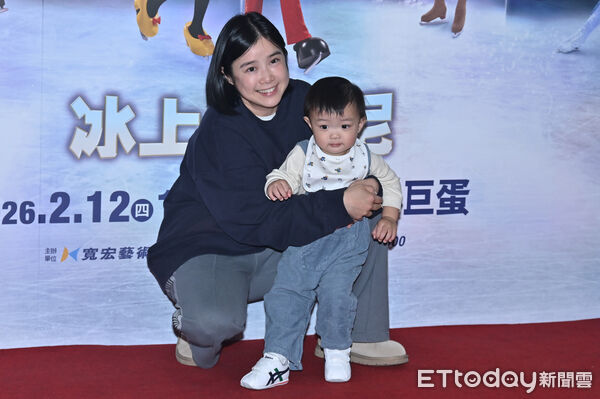 ▲▼李佳穎前往觀賞《冰上迪士尼》。（圖／記者李毓康攝）