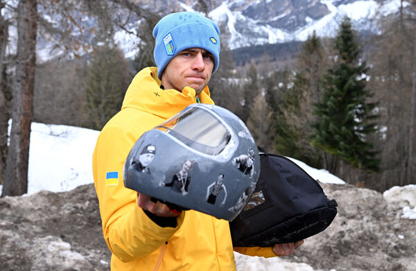 ▲▼烏克蘭空架雪車（Skeleton）名將赫拉斯凱維奇（Vladyslav Heraskevych）日前因堅持佩戴繪有「悼念戰亡運動員」圖案的頭盔，遭國際奧委會（IOC）判定違規並禁止出賽。（圖／路透）