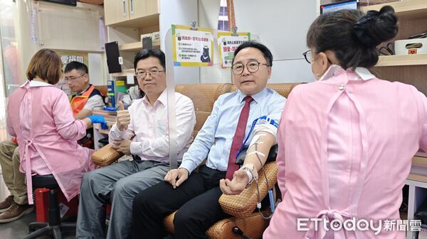 ▲▼  朴醫挽袖送暖　醫起熱血迎新春  。（圖／朴子醫院提供）