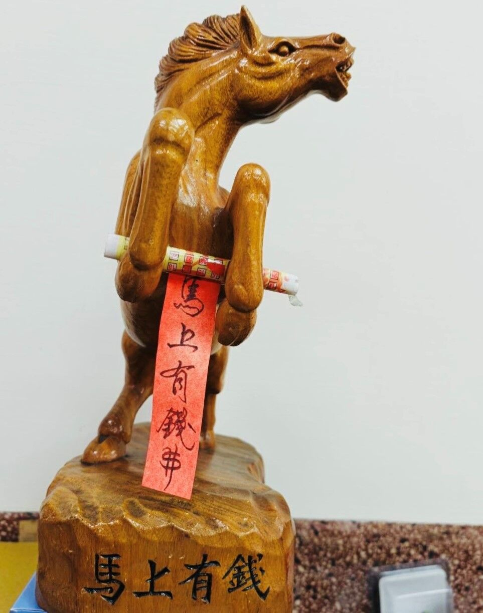 ▲▼馬年幸運兒刮中「大三元」200萬元。（圖／台彩提供）