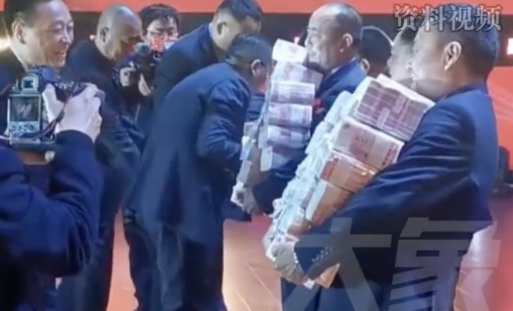 ▲河南礦山機具老闆崔培軍將利潤返還員工。（圖／翻攝大象新聞）