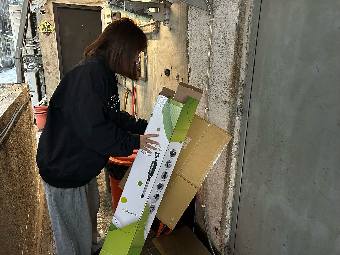 ▲▼網購包裹拆完怎麼丟？過年前最常犯的回收錯誤　做錯恐被罰6千元。（圖／記者胡至欣攝）