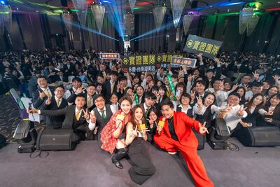 台南永慶加盟四品牌歡慶2025業績亮眼　砸400萬辦尾牙犒賞同仁