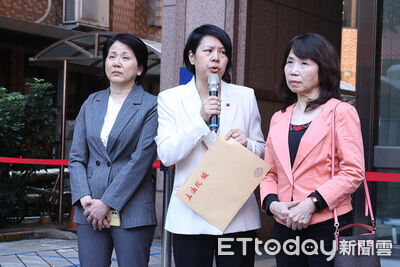 李貞秀哭了！公開註銷戶籍證明「27年前就辦了」