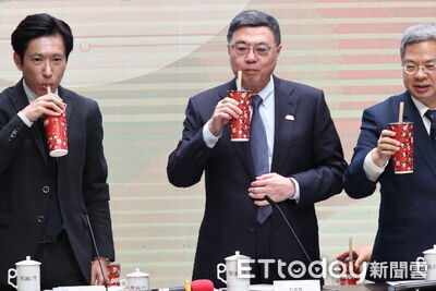 政院昔用珍奶讚關稅談判「有為有守」 媒體人酸:還喝得下去?