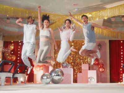 2男2女神合體了！楊謹華只穿「貼身運動上衣」現身　火辣身材被看光