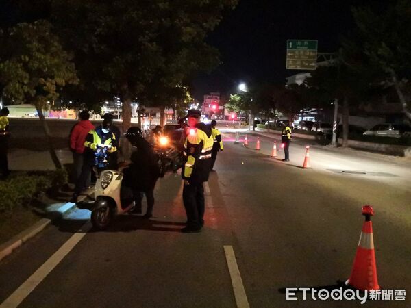 ▲▼金門警結合地區名店宣導拒酒駕。（圖／金門縣警察局提供）