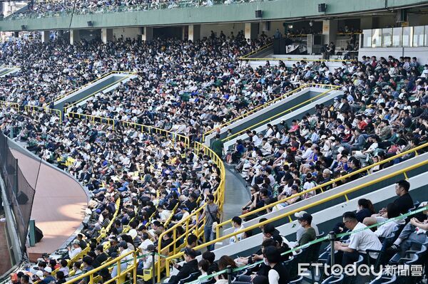▲▼ 2026WBC經典賽中華隊自辦熱身賽,吸引眾多球迷進場聲援。（圖／記者李毓康攝）