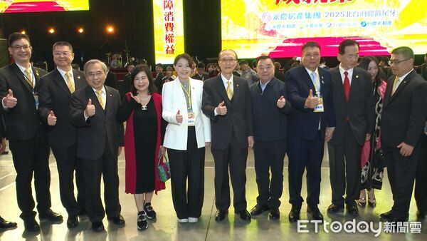 ▲永慶加盟四品牌北台灣尾牙 八三夭、丁噹、陳勢安、理想混蛋輪番上陣席開920桌▼             。（圖／記者鄭遠龍攝）