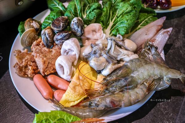 ▲▼夯夯麻辣火鍋蘆洲店。（圖／部落客陳小可的吃喝玩樂授權提供）