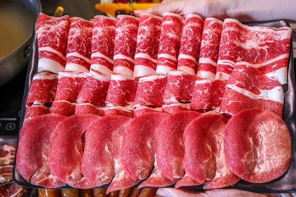 ▲▼夯夯麻辣火鍋蘆洲店。（圖／部落客陳小可的吃喝玩樂授權提供）