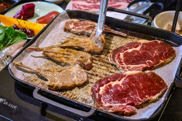 ▲▼夯夯麻辣火鍋蘆洲店。（圖／部落客陳小可的吃喝玩樂授權提供）