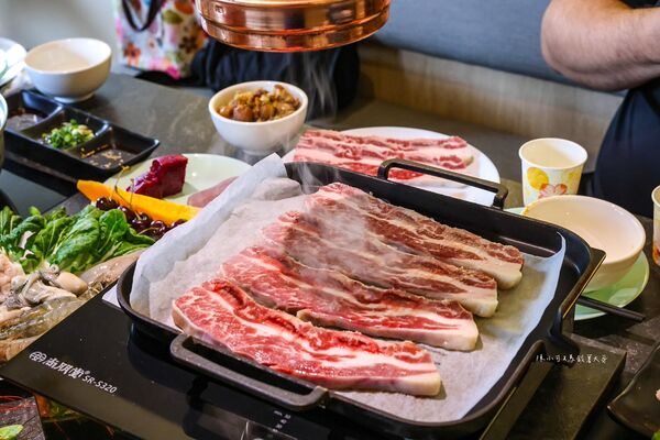 ▲▼夯夯麻辣火鍋蘆洲店。（圖／部落客陳小可的吃喝玩樂授權提供）