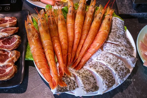 ▲▼夯夯麻辣火鍋蘆洲店。（圖／部落客陳小可的吃喝玩樂授權提供）