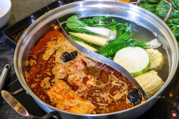 ▲▼夯夯麻辣火鍋蘆洲店。（圖／部落客陳小可的吃喝玩樂授權提供）