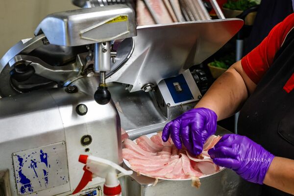 ▲▼夯夯麻辣火鍋蘆洲店。（圖／部落客陳小可的吃喝玩樂授權提供）