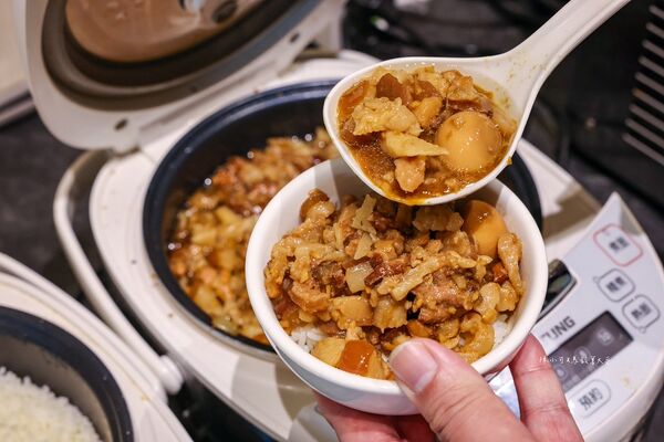 ▲▼夯夯麻辣火鍋蘆洲店。（圖／部落客陳小可的吃喝玩樂授權提供）