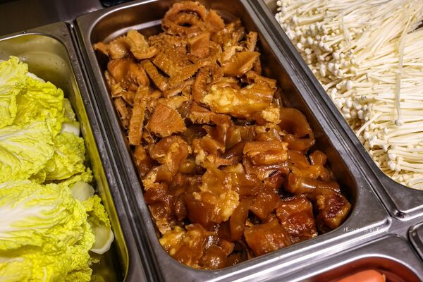 ▲▼夯夯麻辣火鍋蘆洲店。（圖／部落客陳小可的吃喝玩樂授權提供）