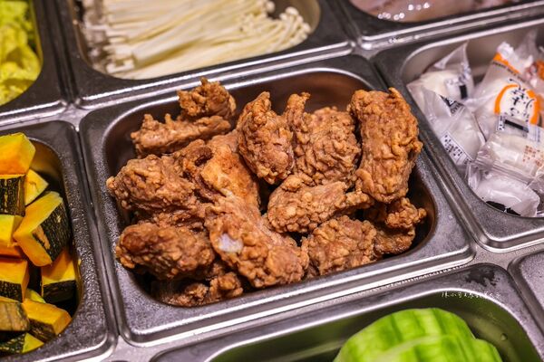 ▲▼夯夯麻辣火鍋蘆洲店。（圖／部落客陳小可的吃喝玩樂授權提供）