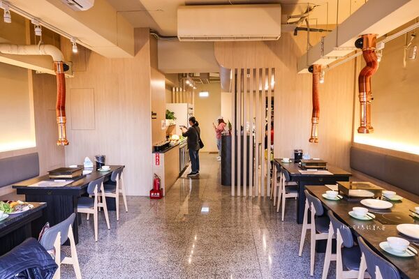 ▲▼夯夯麻辣火鍋蘆洲店。（圖／部落客陳小可的吃喝玩樂授權提供）