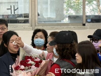 地方前輩強抱、碰臀!美女里長洪佳君「淚崩」 多人受害已報案