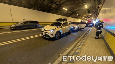 年假首日國道湧返鄉車潮！　國3嘉義蘭潭隧道「8車連環撞」