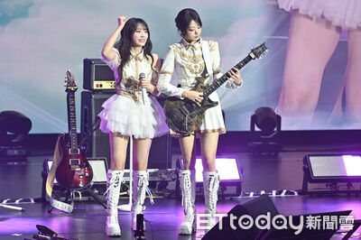 直擊／QWER唱完AAA超圈粉！看到「台下坐滿3000人」她狂冒雞皮疙瘩