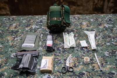 開箱國軍「單兵戰傷急救包」　現代部隊救護體系的核心裝備