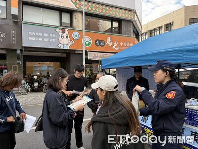 年貨大街人潮湧現　台東警機動派出所即時守護