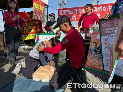 台南安南年貨大街熱鬧登場　消防快閃宣導拚防災意識